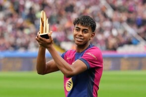 重回热刺主场并为个人壁画签名！孙兴慜：我感到无比荣幸