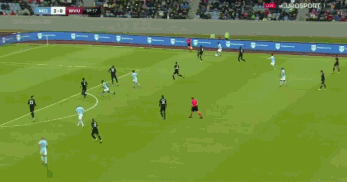 国足备战世界杯又晚了，邵佳一主打年轻牌，30岁老将淡出新国家队