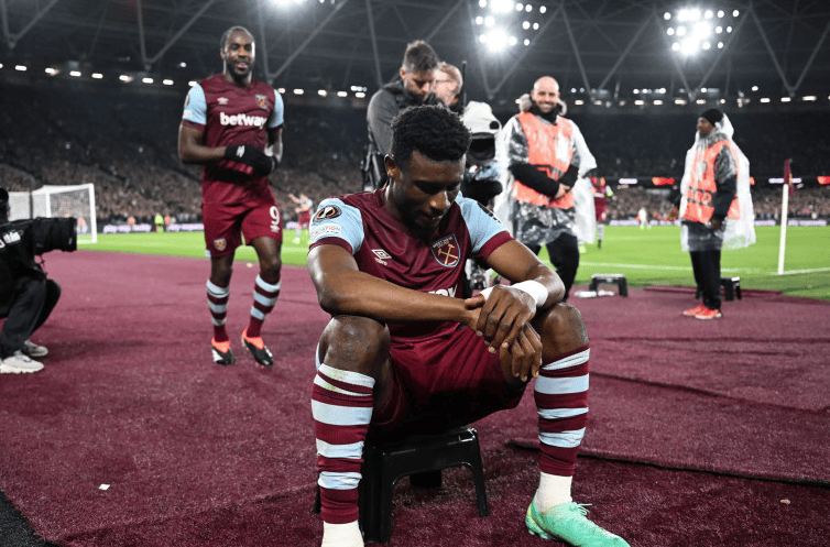 足球巴萨主帅称赞中场新核：不可替代